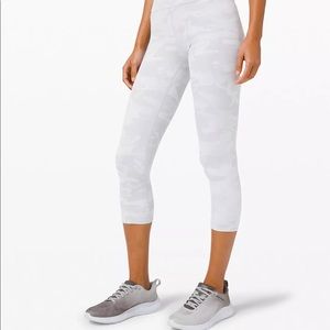 Wunder Under high-rise crop 21” sz 4